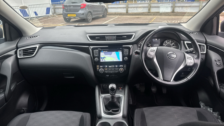 Nissan Qashqai 1.6 DiG-T N-Connecta 5dr Petrol Hatchback